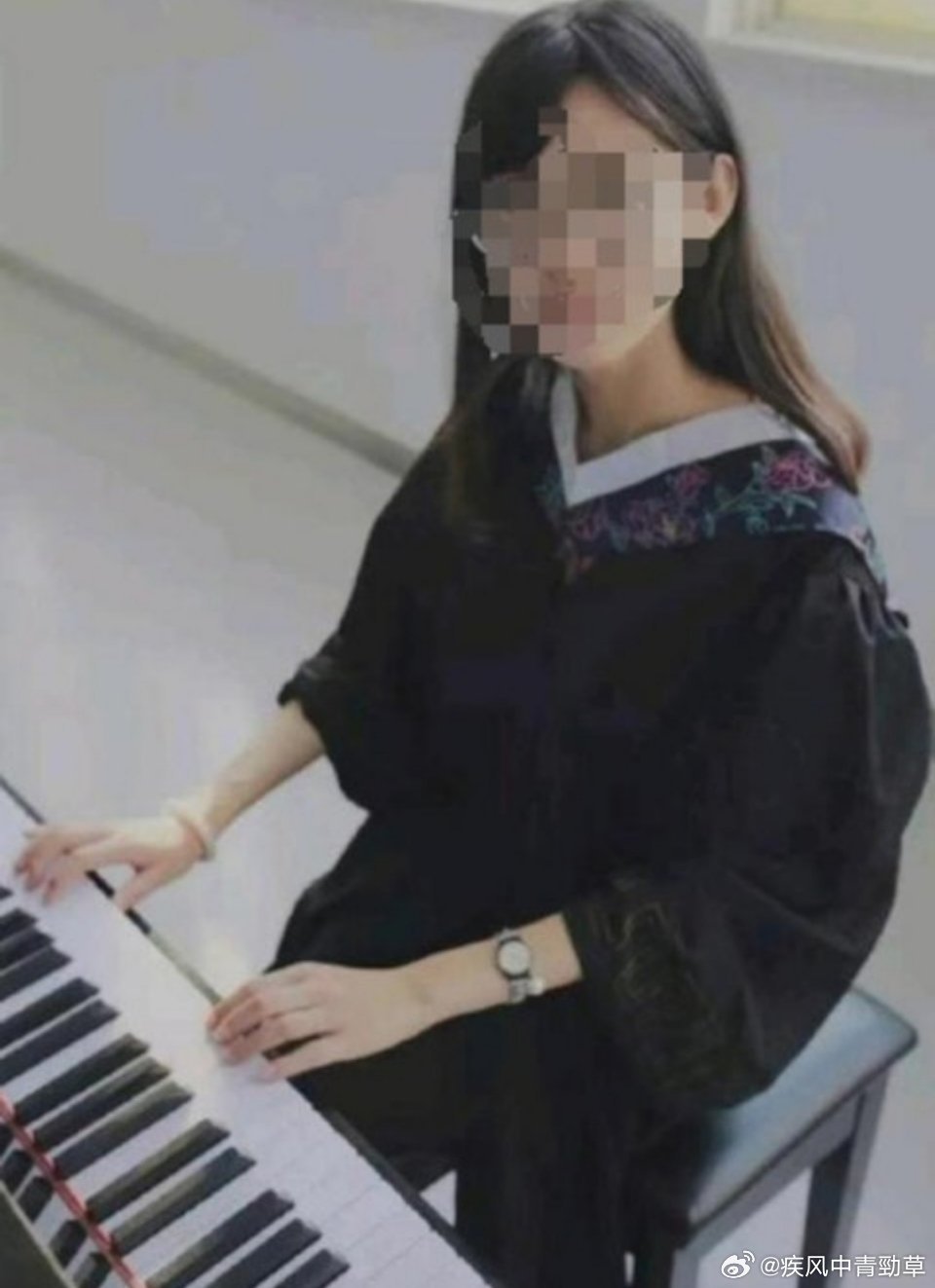 女教师疑出轨学生遭停职事件，反思教育责任与担当