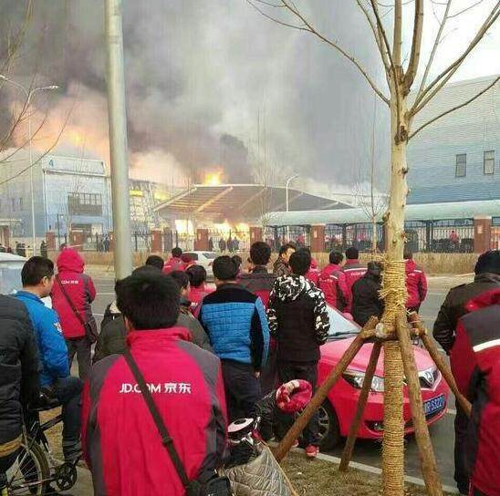 网传京东仓库失火事件真相揭秘，谣言背后的应对之策探究