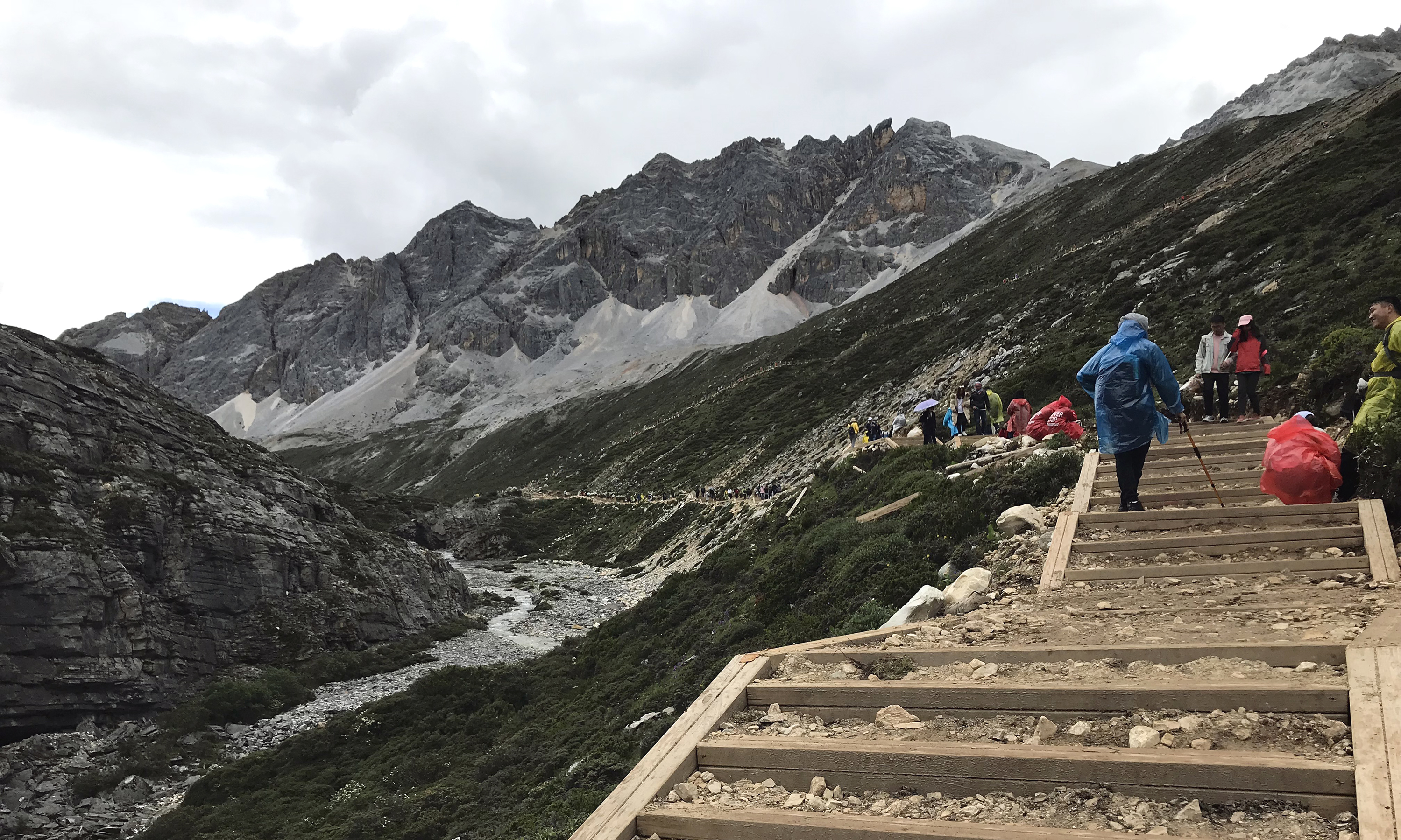 小孩哥勇攀泰山之巅，十八次登顶之旅回顾