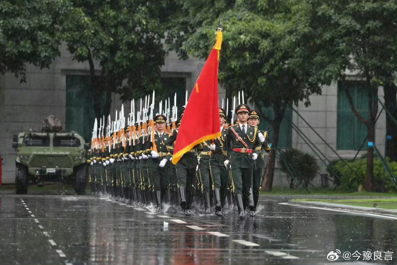 澳门市民谈解放军，安全感倍增