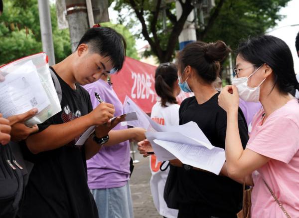 教育局回应学生签放弃中考承诺书，理性决策背后的公正对待之道